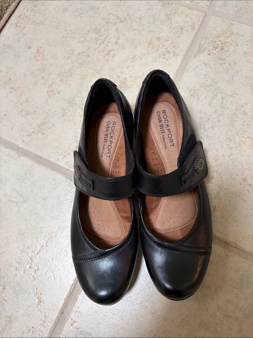 Rockport Black Leather Strap Low-heeled, round toe pumps LOOK NEW